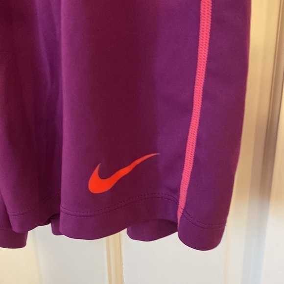 Lightly used Nike woman shorts size small - Picture 3 of 4